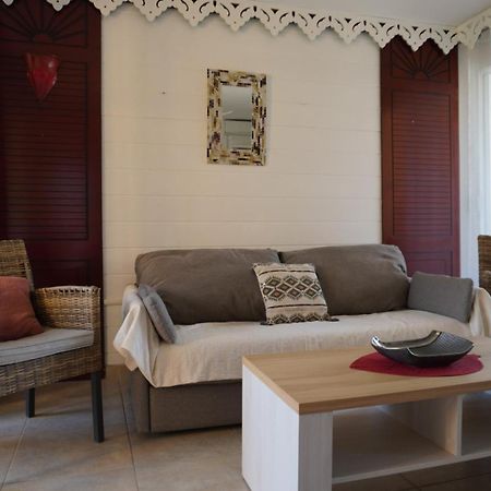 T2 Spacieux, Confort, Piscine & Plage A Sainte-Anne Dış mekan fotoğraf