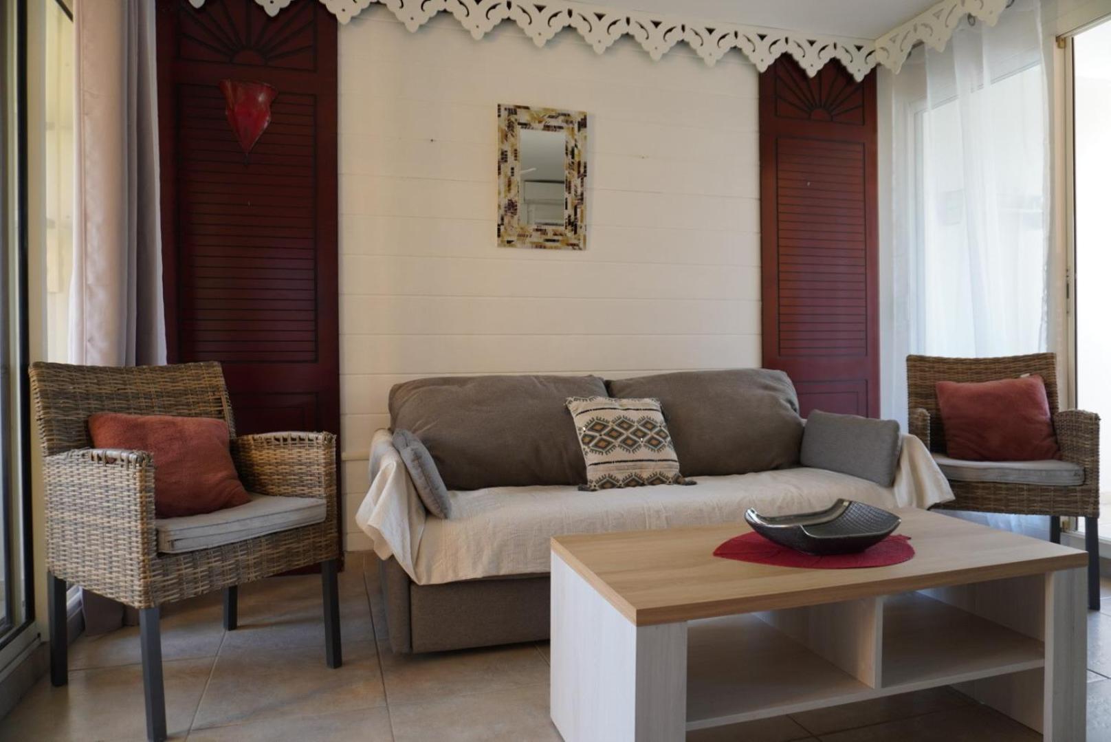T2 Spacieux, Confort, Piscine & Plage A Sainte-Anne Dış mekan fotoğraf