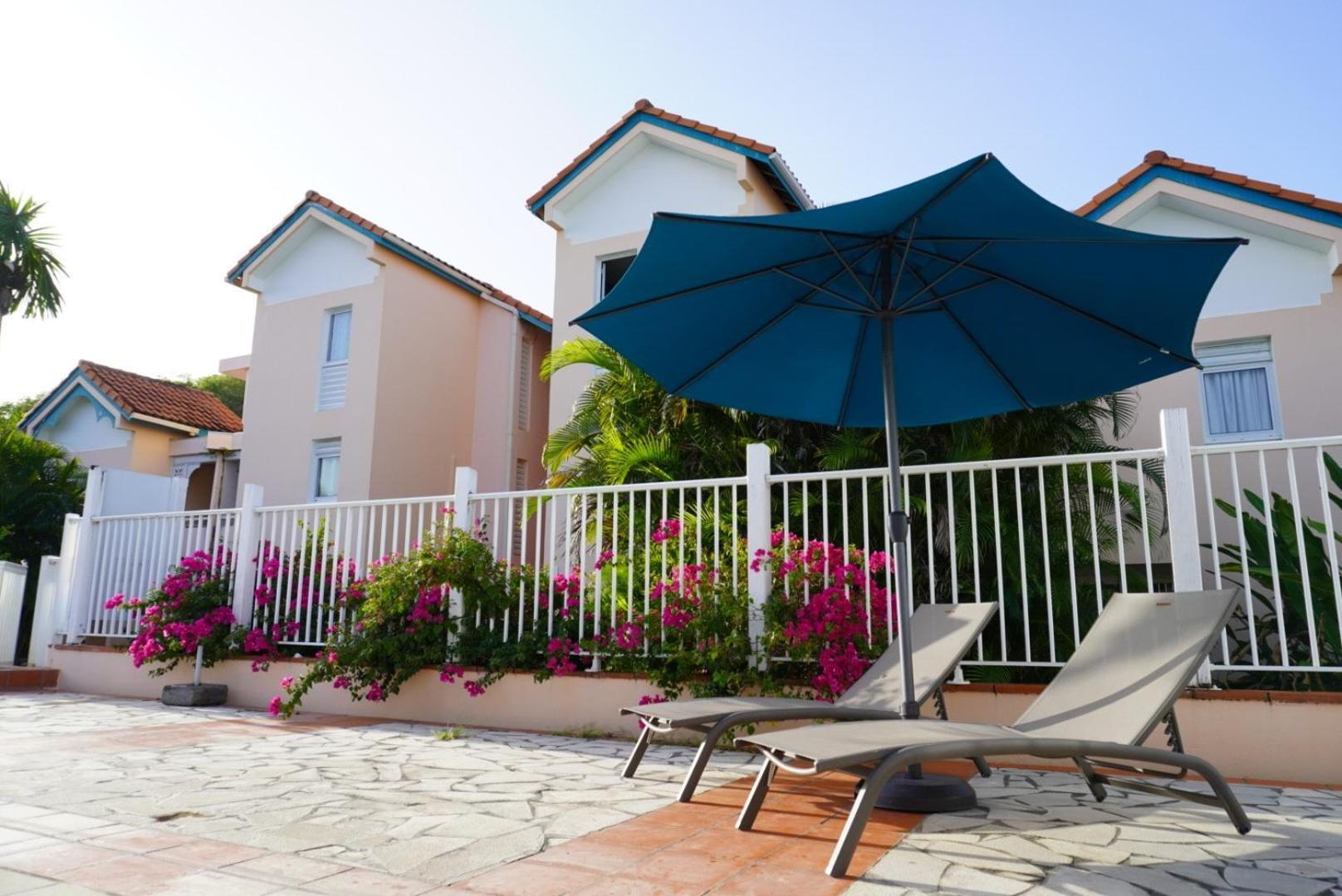 T2 Spacieux, Confort, Piscine & Plage A Sainte-Anne Dış mekan fotoğraf